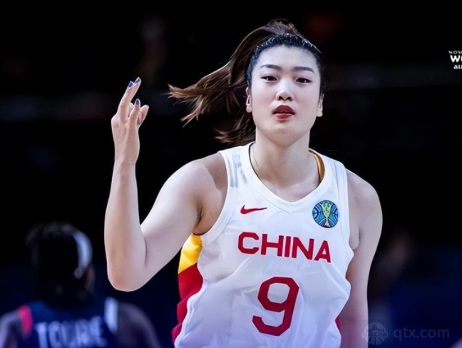 中国女篮队员李梦