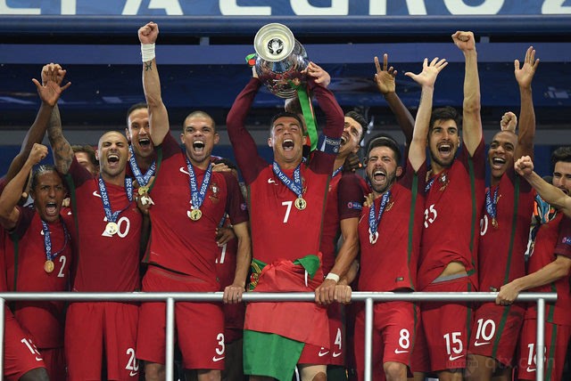 C罗2016年7月11日夺得欧洲杯冠军