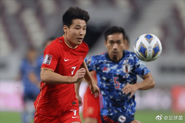 中国国家队球员武磊在比赛中