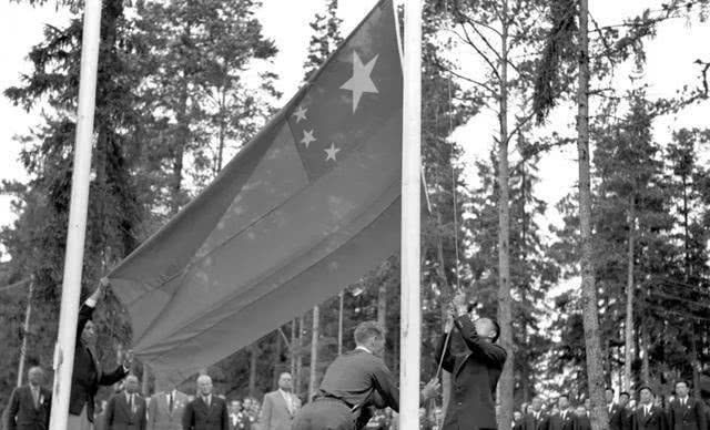 1952年中国国旗第一次寸升起