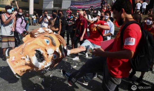 巴西群众爆发了对博索纳罗的抗议活动