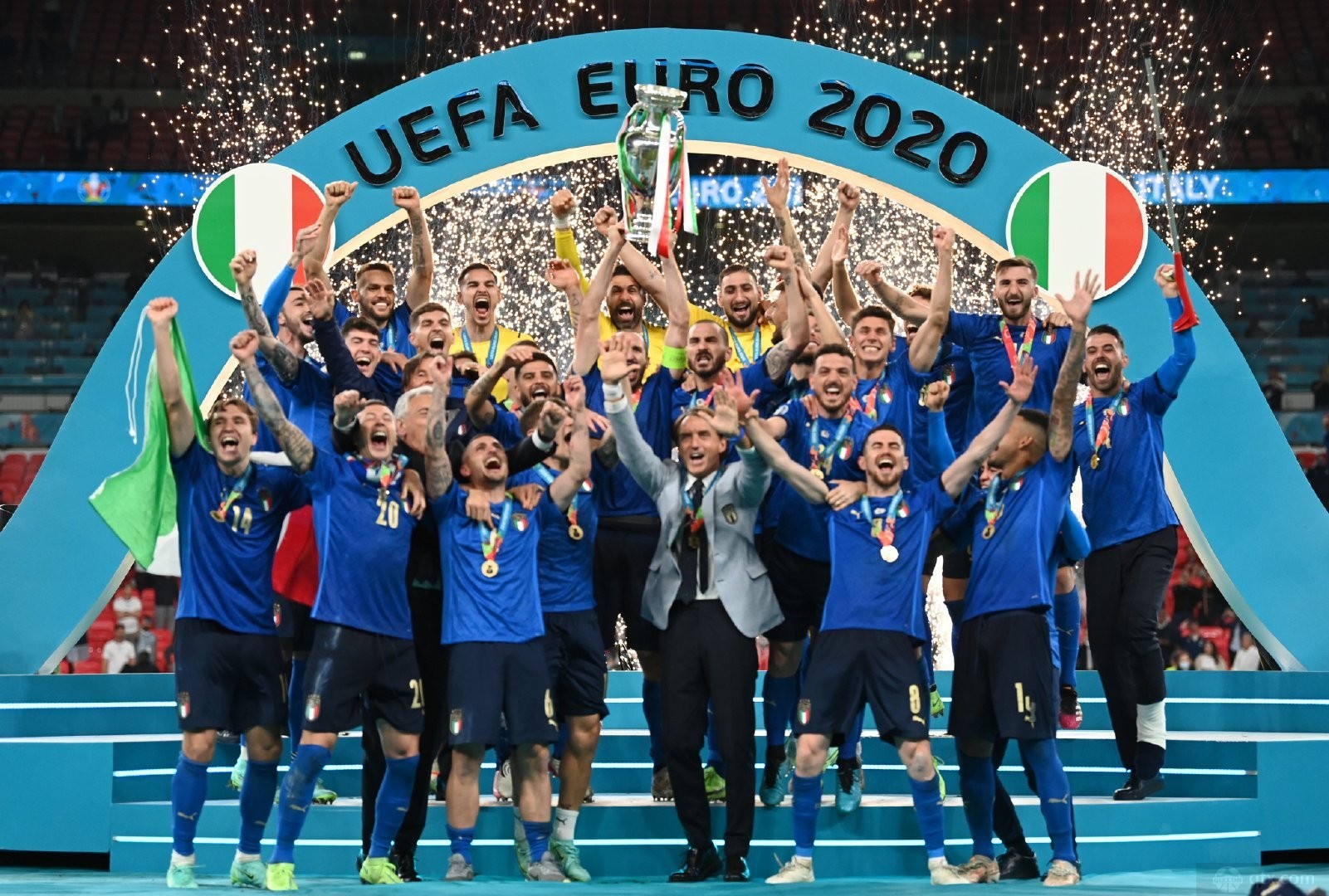 曼奇尼率意大利夺得欧洲杯冠军
