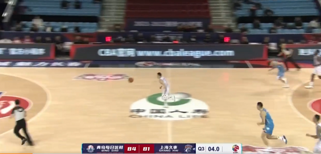CBA常规赛上海男篮110-107青岛男篮 王哲林25分冯莱24分17篮板