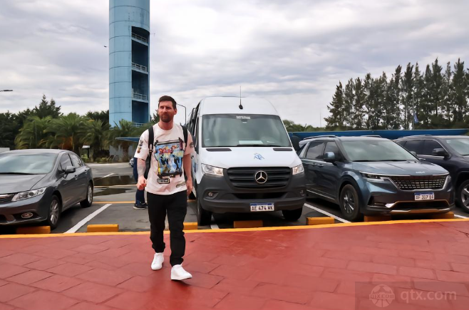 梅西抵达阿根廷国家队