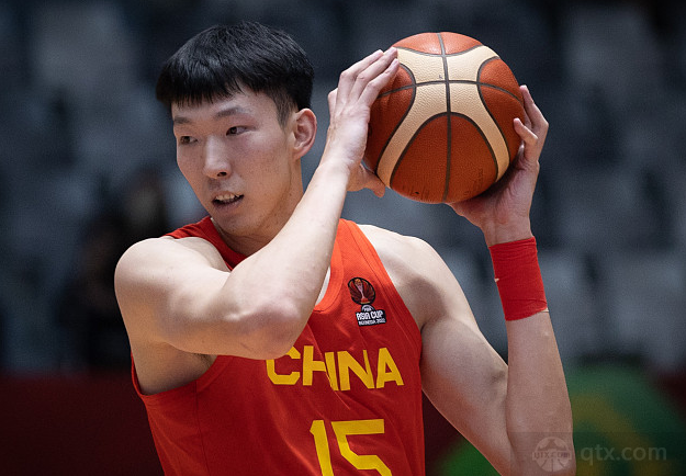 中国男篮球员周琦