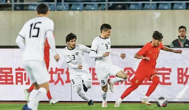 国足1-2乌兹别克斯坦