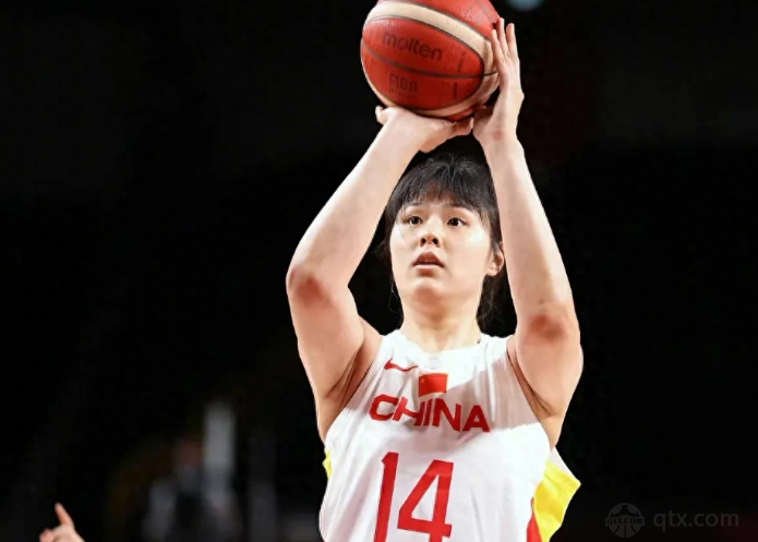 中国女篮球员李月汝