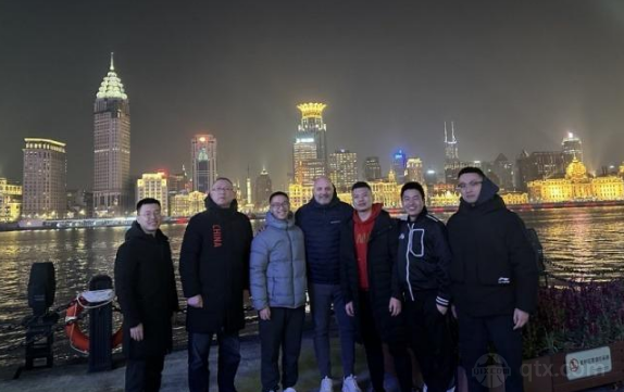 中国男篮新任主教练亚历山大-乔尔杰维奇晒出合照