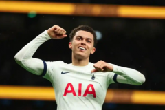 热刺可能愿意出售布伦南约翰逊 多支英超球队将其作为目标