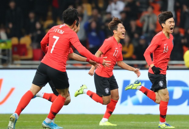 东亚杯韩国1-0日本豪取三连冠 黄仁范远射破门