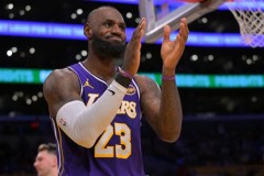 詹姆斯生涯圣诞大战11胜8负 场均得到26.7分7.5板7.2助