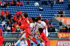 U20国足和韩国队起冲突 裁判无视韩国队报复性动作