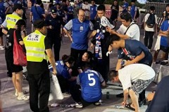 申花球迷医生跪地救人 患者已脱离生命危险
