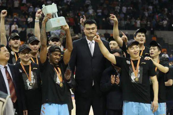 新疆男篮在2016-2017赛季拿到了队史至今为止唯一一座CBA总冠军