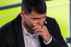 泪洒发布会!阿根廷球星阿圭罗正式宣布退役 世上再无玫瑰组合