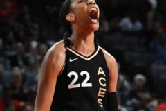 阿贾砍下WNBA史上首个30+20 助王牌8分轻取阳光