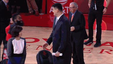 姚明哈登共进午餐 两代火箭人聚首北京