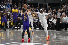 东契奇湖人生涯17场30+5+5追平浓眉 目前仅出战35场