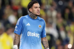 埃德森遭球迷投掷水杯 赛后社交媒体做出回应