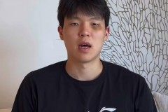杨瀚森回应东契奇 肿着熊猫眼引关注