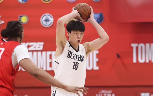 美媒晒杨瀚森和约基奇夏联数据对比