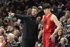 杨瀚森新秀赛季税后工资234.2万美元 税费占比达47%