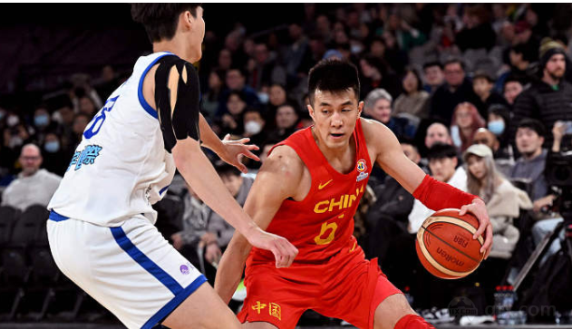 郭艾伦为中国男篮加油 遗憾没能参赛中国加油