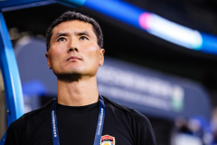 媒体：邵佳一成年队执教时间太短 去年才执教青岛西海岸