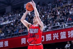 曝郭艾伦新赛季留在广州 上赛季场均15.7分5.6助