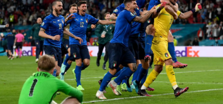 欧洲杯决赛战报：意大利点球大战4-3英格兰夺冠 多纳鲁马扑点