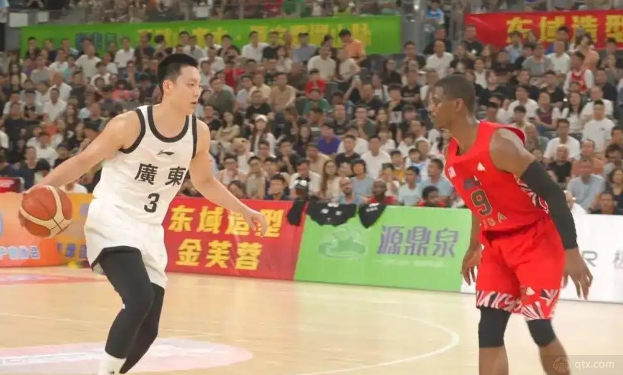 广东男篮71-63险胜美国球队