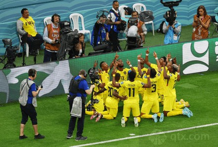 厄瓜多尔球员进球后悼念前国脚