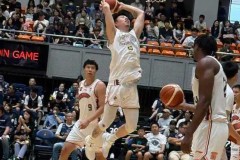 张镇麟首秀12分5篮板6助攻 助攻领衔上海男篮