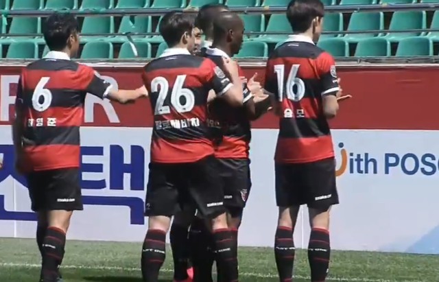 韩K联浦项制铁2-0釜山偶像 双外援破门老牌劲旅迎开门红