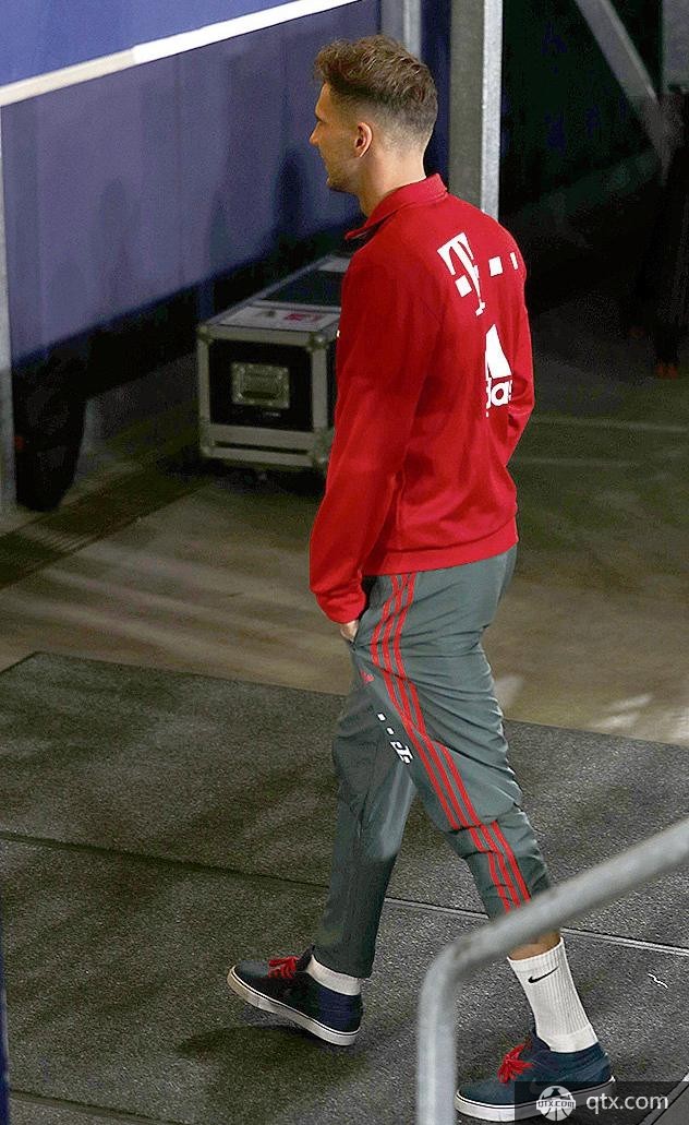 赞助商是阿迪达斯却脚穿Nike的鞋袜 格雷茨卡将引起拜仁赞助商的不满