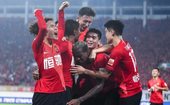 广州恒大2-0上海上港领跑积分榜 塔利斯卡梅开二度
