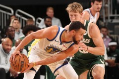 nba常规赛勇士110-120不敌雄鹿 罗林斯32分库里27分6板