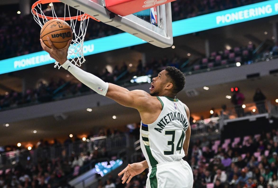 字母哥生涯第二次完成压哨绝杀