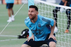梅西晒身穿三星阿根廷球衣训练照 回归国家队笑容满面