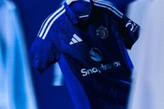 曼联发布新赛季客场球衣 采用白色的队徽