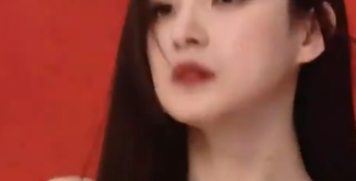 许久未见，马凡舒拍写真红衣太好看了