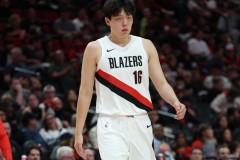 杨瀚森再次仅首节出战拿到2分1板 赛季场均上场4.3分钟