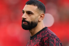 萨拉赫替补出战献助攻 现场球迷给予支持