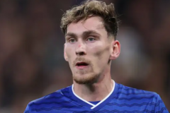 曼联有意埃弗顿中场加纳 阿莫林试图重组中场