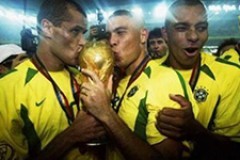 2002年世界杯: 黑马频出 罗纳尔多率领巴西成就五星霸业