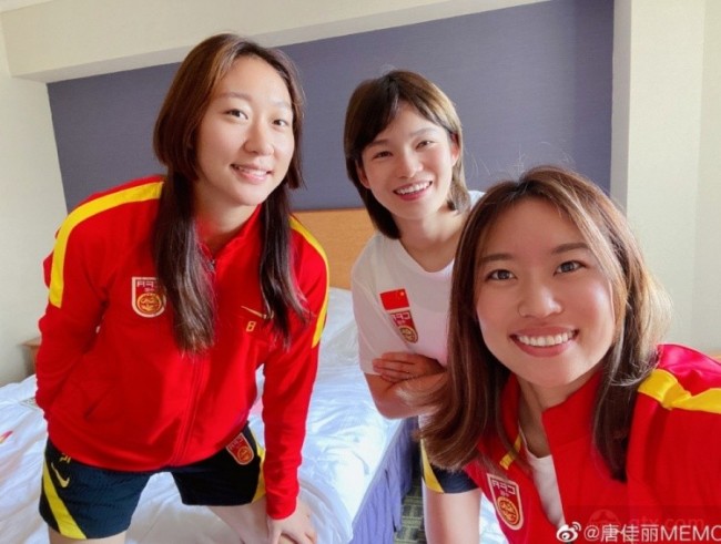 唐佳丽社媒为中国女足加油