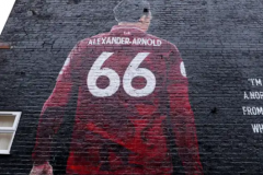 阿诺德壁画被破坏 清洁人员及时展开清理