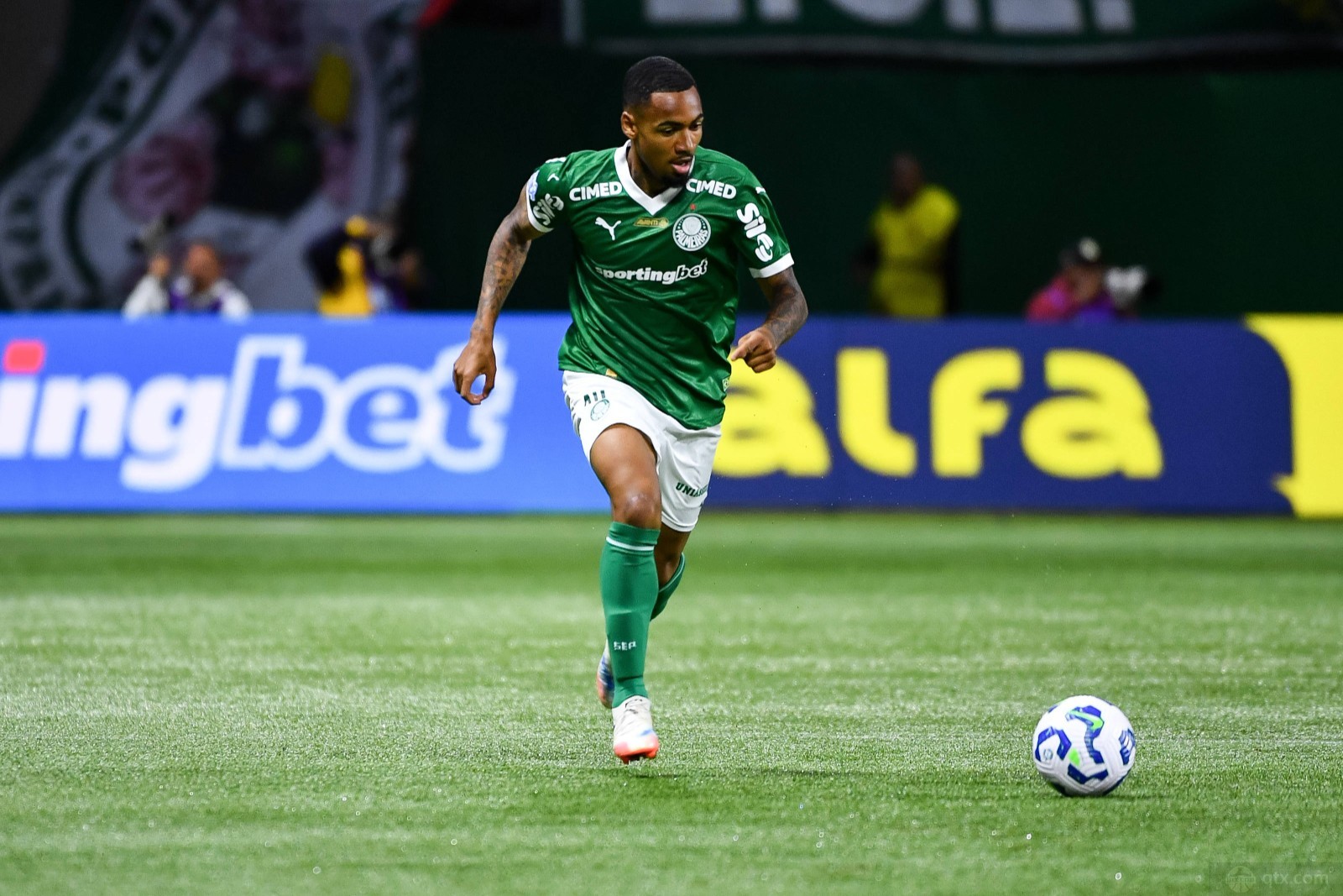 欧洲多队有意帕尔梅拉斯21岁中场阿兰