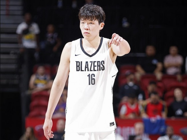 杨瀚森首次背靠背砍10分5板3助1帽