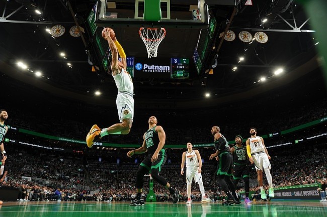 NBA常规赛凯尔特人131-112掘金